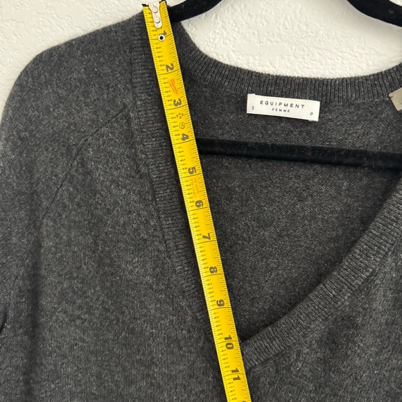 Equipment 100% Cashmere Gray Deep Crew Neck Sweater Relaxed Fit. Size S - Picture 14 of 16